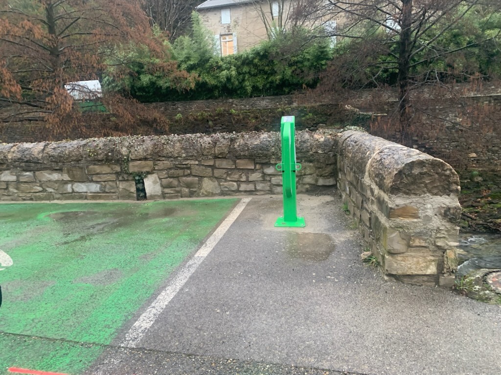 Borne de recharge de vélo électrique à St André de Valborgne_Saint-André-de-Valborgne